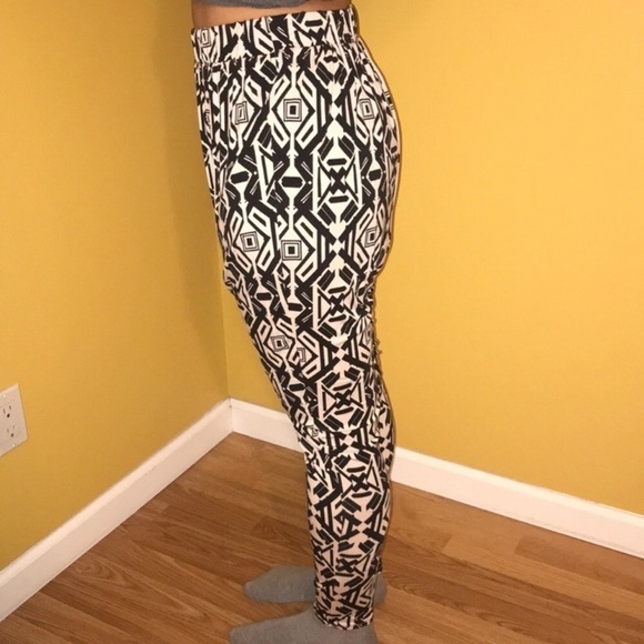 2/$15 or 3/$20 Forever 21 patterned harem pants - Picture 2 of 7